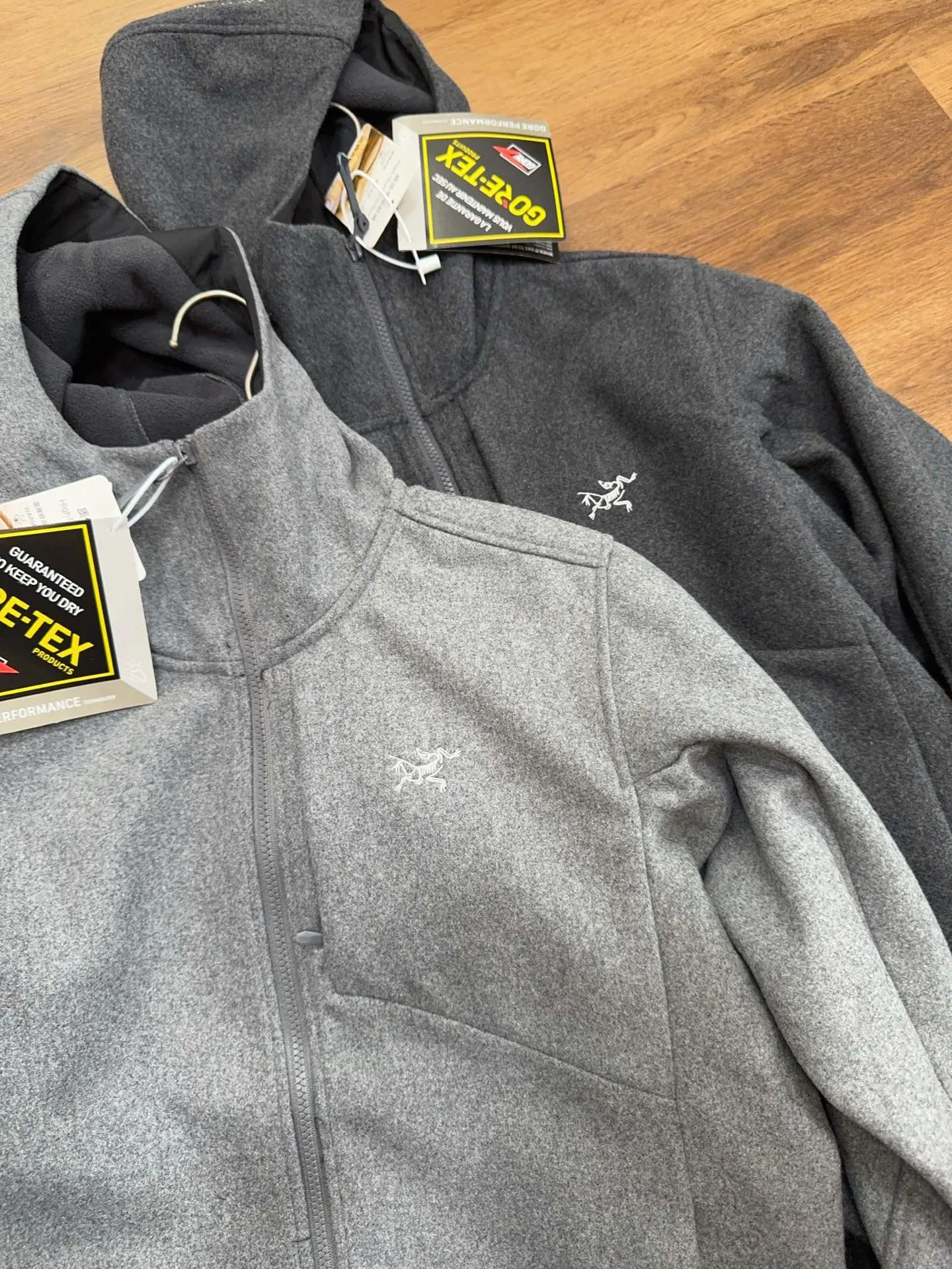 /ARC‘TERYX* 45% ！ ！ ！ GAMASL ， 。 。 ， 、 、Breathable！ Storm Hood T ！ LOGO， LOGO， Premium ！ ， Gamma ！ ！ : Light Gray M 98 68 69 L 100 70 70.7 XL 104 72 73 2XI 108 74 75.5 3XL 112 76 77.8 175，150 x I ！ Size ！